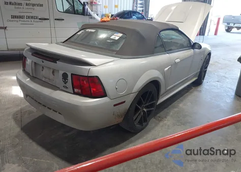2000 Ford Mustang z USA, uszkodzony, nr VIN 1FAFP4443YF201822